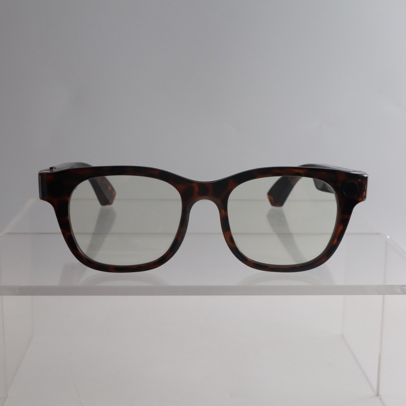 MagiWatch E06D electrochromic AI camera glasses front product view